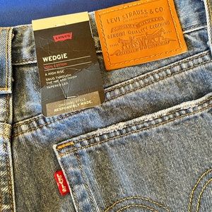 🚨LEVI’S WEDGIE FIT JEANS || NWT 🚨